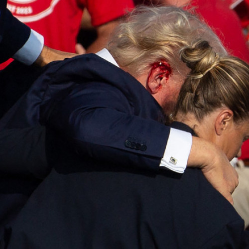 Donald Trump supraviețuiește unei tentative de asasinat: &quot;Trebuia să fiu mort&quot;