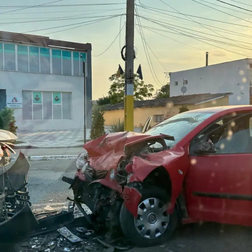 Accident între o mașină de școală de șoferi și un SUV