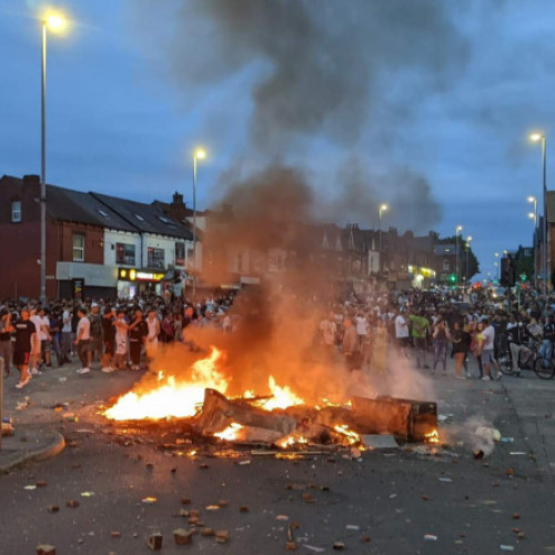 Cinci arestări în urma violențelor din Leeds, declanșate de o tentativă de preluare a copiilor