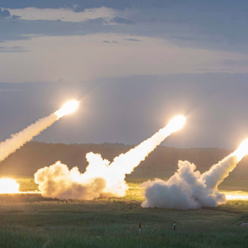 Ucraina lovește un aerodrom militar rusesc din Crimeea