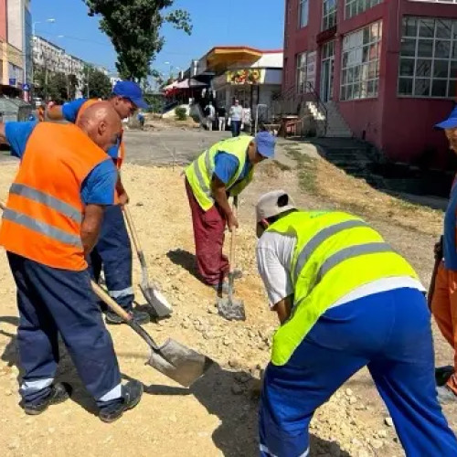 Reabilitarea zonei pietonale pe strada Suceava