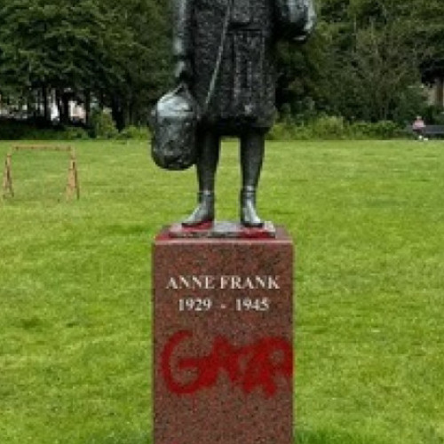 Statuia Annei Frank din Amsterdam, vandalizată cu mesajul &quot;Free Gaza&quot;
