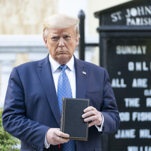 Donald Trump detine criptomonede in valoare de un milion de dolari, in ciuda declaratiilor anterioare