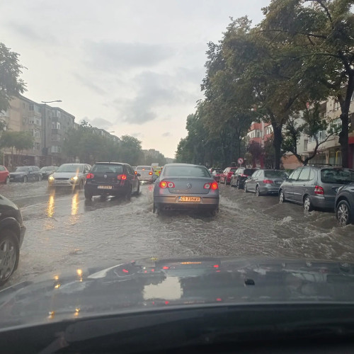 Averse de ploaie în București, cantități semnificative de apă