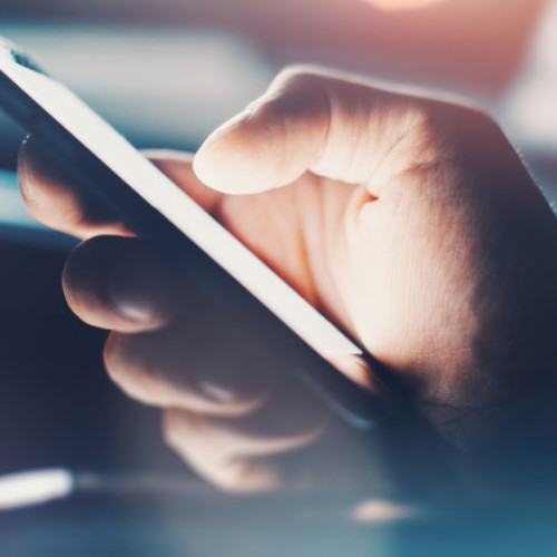 Telefoanele mobile și dispozitivele inteligente interzise în școlile olandeze