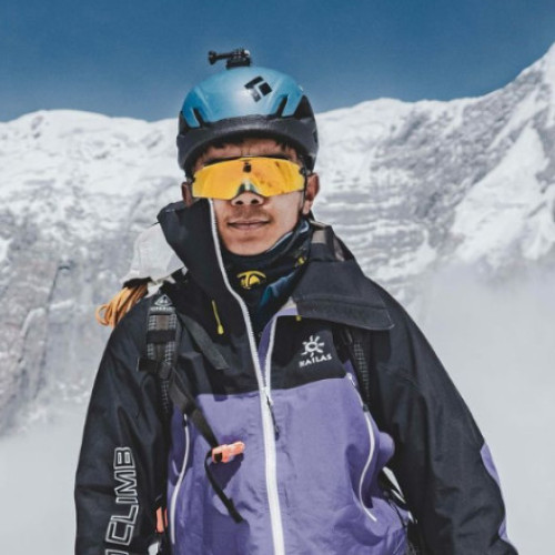 Un nepalez de 18 ani devine cel mai tânăr alpinist din istorie care a cucerit toate cele 14 vârfuri de peste 8.000 de metri