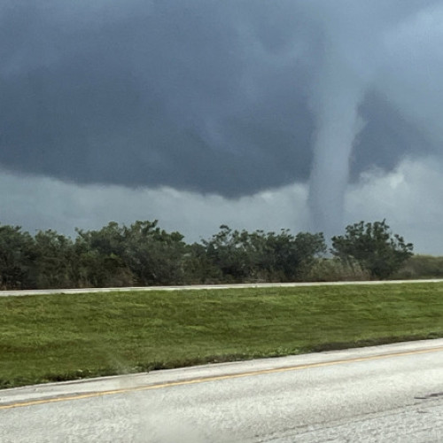 Tornade devastatoare în sudul Floridei, în anticiparea uraganului Milton