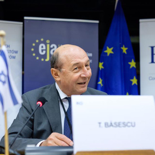 Traian Băsescu atrage atenția asupra vânzării domeniului &quot;traian.basescu.ro&quot; și confuziile legate de site-uri