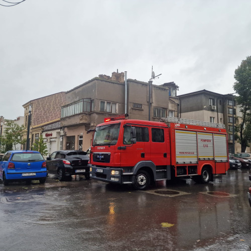 Incendiu pe strada Zimbrului din Constanța, un bărbat rănit grav
