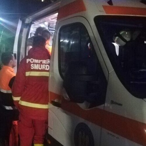 Accident între o ambulanță și un autoturism pe drumul spre spital