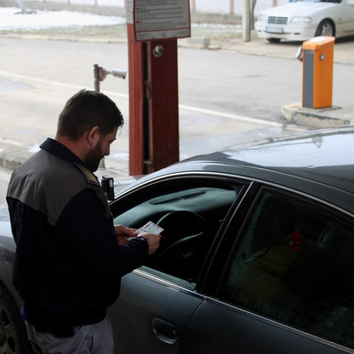 Polițiștii de frontiera descoperă un certificat de înmatriculare fals