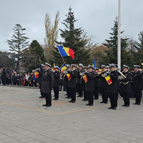 Coroanele de flori au fost depuse la Statuia &quot;Victoriei&quot; din Constanța cu ocazia Zilei Naționale