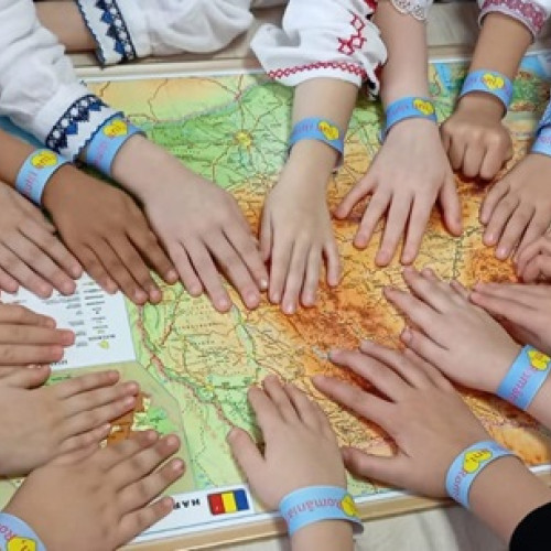 Cadrele didactice și elevii din Medgidia sărbătoresc 1 Decembrie prin activități educative
