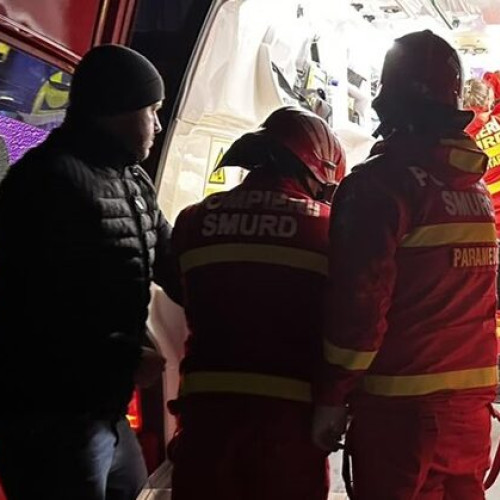 Echipaje de intervenție SMURD și pompieri trimise la locul incidentului