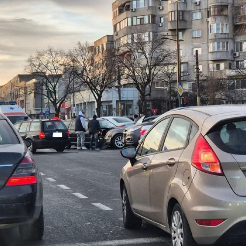 Accident grav la Dacia, două persoane rănite