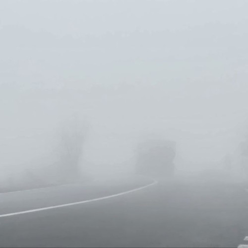 Vizibilitate redusă din cauza ceții, autoritățile recomandă prudență în trafic