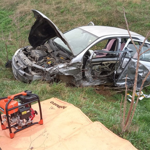 Victima incarcerată în urma unui accident pe DN22
