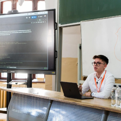 Tânăr constănțean de succes, merite multiple la olimpiade și pasiune pentru inteligența artificială