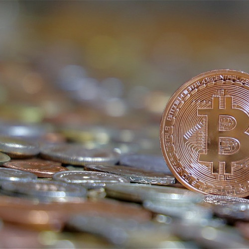 Avertisment privind o înșelătorie online cu documente false despre fonduri în criptoactive