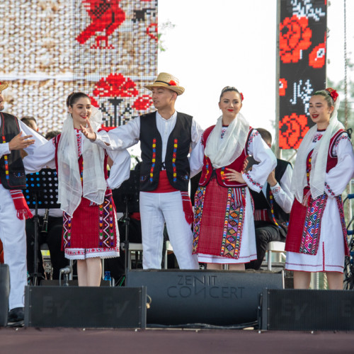 festivalul tradițiilor și gastronomiei pescărești, aflat la a treia ediție, se desfășoară în perioada 30 mai - 1 iunie 2025, la Pavilionul Expozițional din Constanța. Evenimentul, organizat de Centrul Cultural Județean Constanța &quot;Teodor T. Burada&quot;, are ca scop promovarea valorilor culturale și a patrimoniului local printr-un program diversificat. Potrivit ziarulamprenta.ro, festivalul reunește artiști din mai multe genuri muzicale, de la folclor autentic la muzică ușoară și contemporană, oferind publicului o experiență culturală variată.