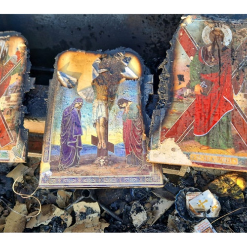 FOTO Trei icoane aproape intacte, recuperate dintr-un incendiu de proporții din Constanța: Astfel de momente ne reamintesc de fragilitatea vieții