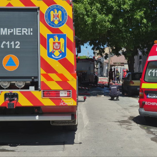 Incendiu la un apartament din Constanța, pe strada Mureșului: Două persoane rănite, mai multe garsoniere afectate de fum