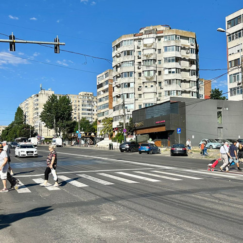 FOTO Trecerea de pietoni din zona pieței Tomis III de pe strada Soveja are un sistem nou de semaforizare