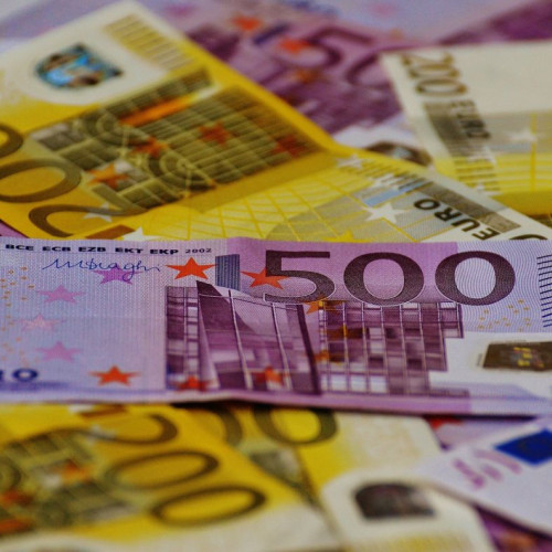 Moment istoric: Salariul Mediu Net a Depasit  1000 Euro