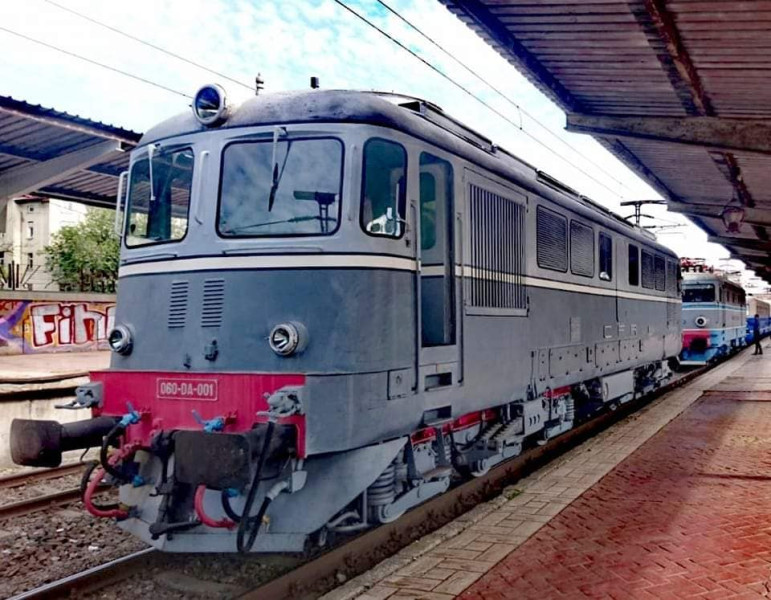 Incendiu de vegetație lângă stația CF Medgidia afectează circulația trenurilor