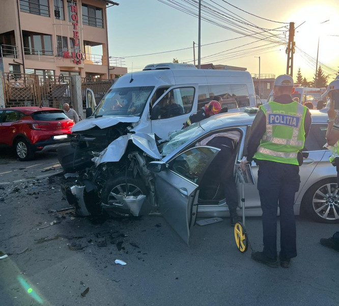 Accident rutier la Mangalia: 12 persoane evaluate medical, traficul blocat