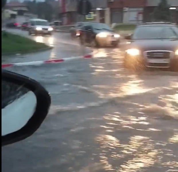 Averse, vânt intens și coduri galbene, avertisment pentru majoritatea regiunilor
