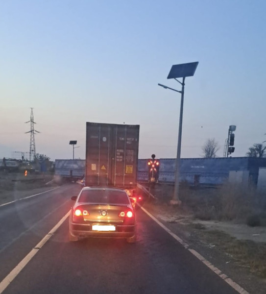 Tren oprit temporar din cauza unei defecțiuni minore, traficul în grafic