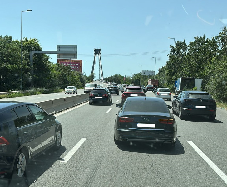 Transporturi de mari dimensiuni, însoțite de poliție, pe mai multe trasee