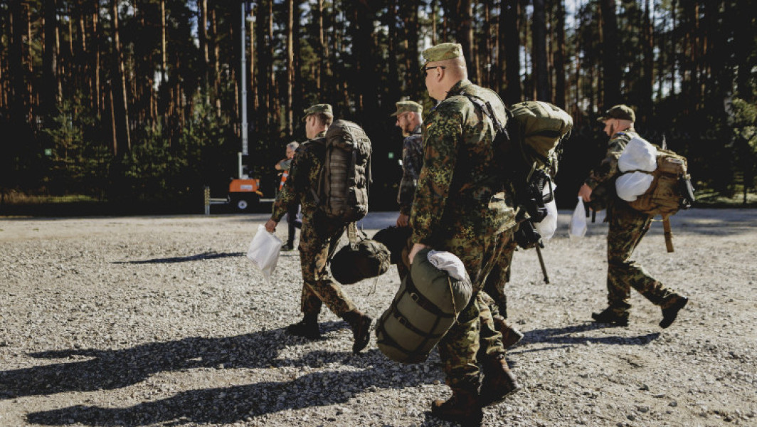 Coadă la antrenamentele militare voluntare din Polonia. Gesturi disperate de teama unei agresiuni a Rusiei