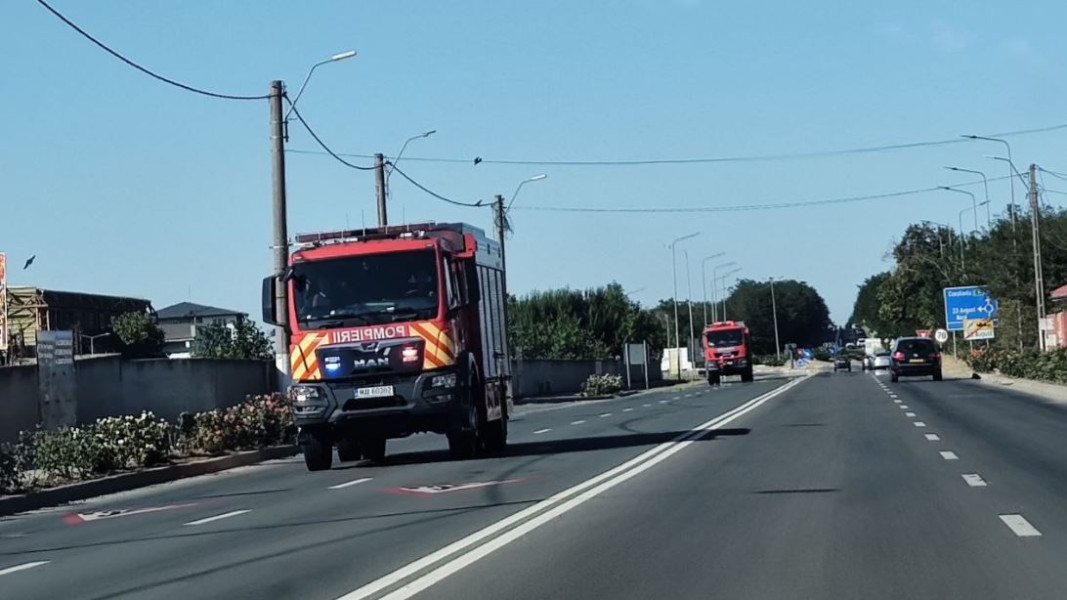 UPDATE Terasa Narcis din Saturn, cuprinsă de flăcări: pompierii au intervenit de urgență