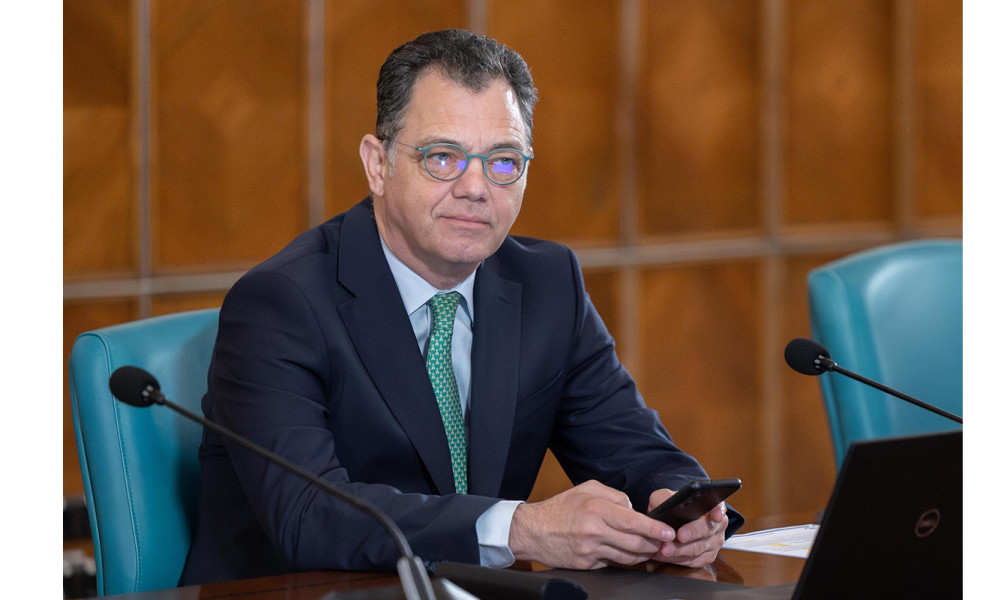 Un milion de români riscă să ajungă în sărăcie dacă se elimină plafonarea prețului alimentelor: Avertismentul secretarului general al Guvernului