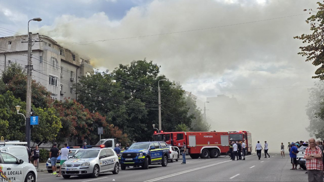 Constanța: autobuzele liniilor 102 și 13 circulă deviat din cauza incendiului de la mansarda blocului de pe strada Soveja