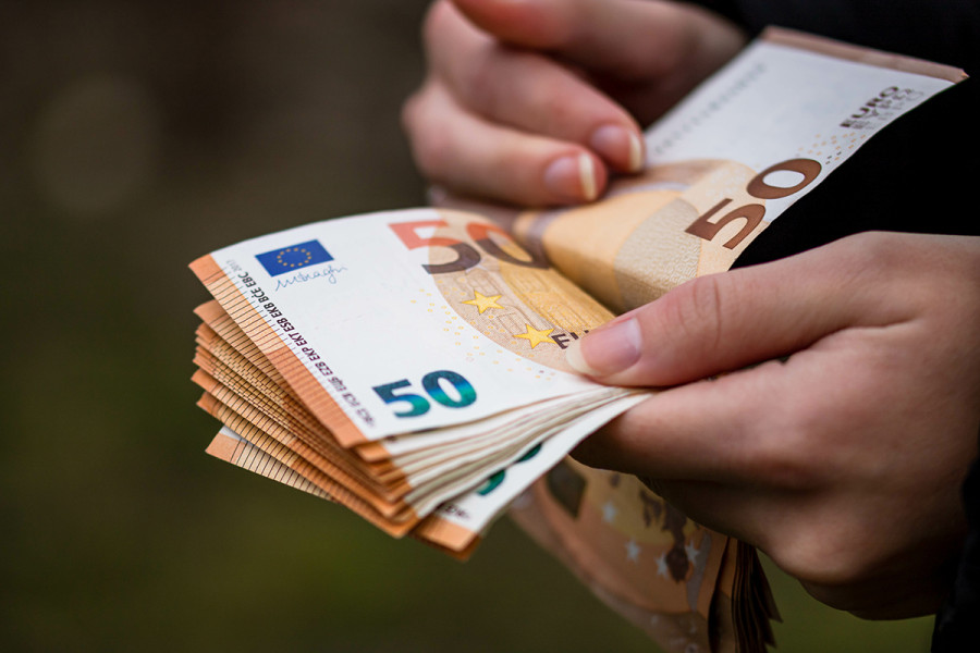 AGEA societății THR Marea Neagră SA pune în discuție acordarea unui BONUS de câteva zeci de mii de euro pentru directorul general și membrii CA-ului