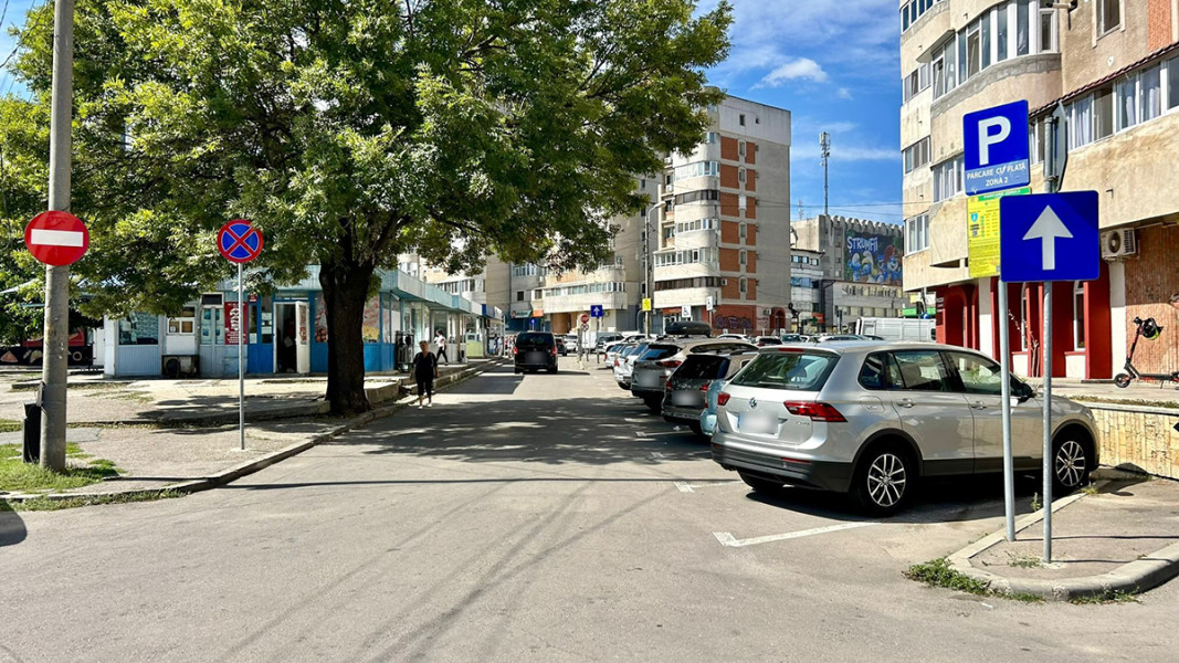 FOTO Primăria Constanța a introdus noi sensuri unice pe străzile din jurul pieței Tomis III