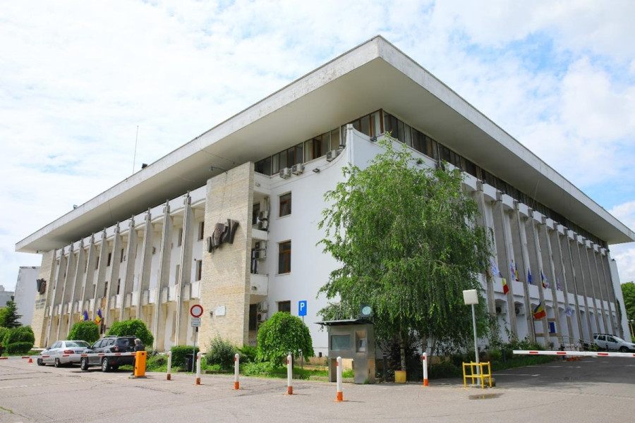 Patru contracte semnate pentru proiecte majore