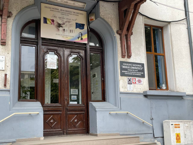 Elevii Colegiului Mihai Eminescu revin în sălile de clasă după finalizarea lucrărilor de renovare