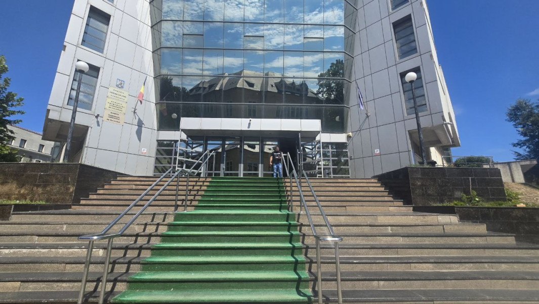 Tribunalul Constanța renunță la pedeapsa pentru tânăra acuzată de deținere de droguri