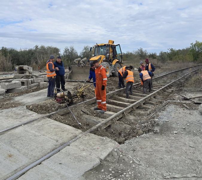 Lucrări la calea ferată din Corbu pentru o trecere rutieră mai sigură