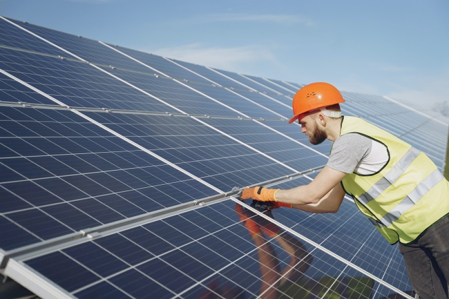 Parlamentul adoptă legea care extinde drepturile prosumatorilor de energie verde