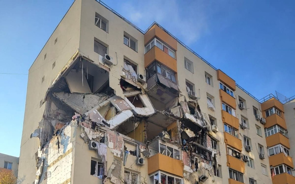 Explozie la un bloc din București: două decese și mai multe victime spitalizate