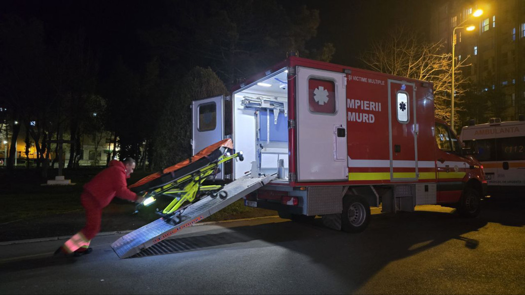 Incendiu la un bloc din Tecuci, autoritățile infirmă explozia