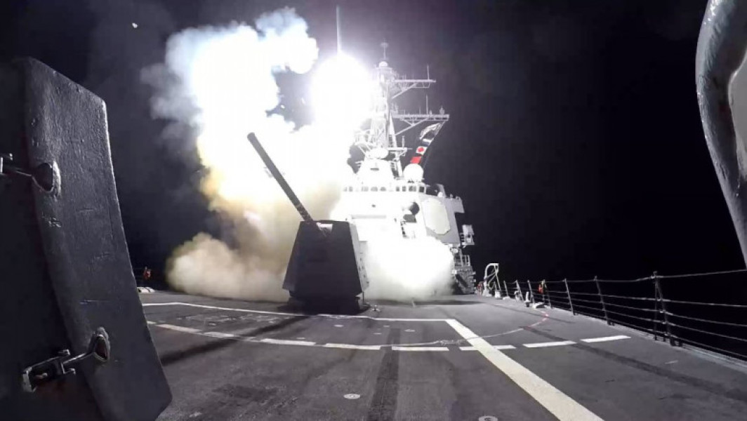 SUA şi Marea Britanie atacă împreună ţinte houthi în Yemen. Raiduri ca răspuns la atacurile rebelilor susţinuţi de Iran. Se anunţă consecinţe pentru agresiunile din Marea Roşie şi Golful Aden.