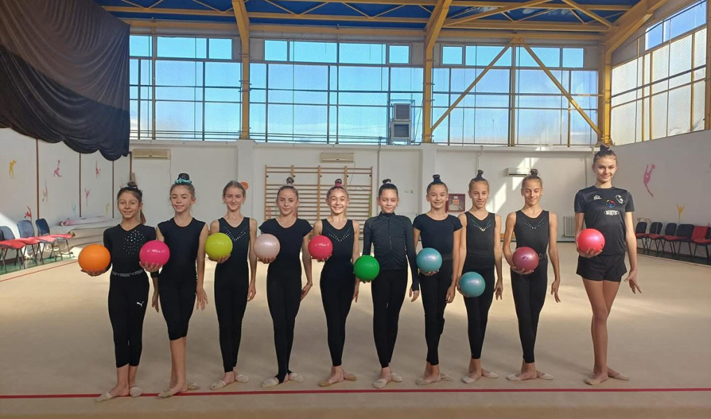 Lotul național de junioare la gimnastică ritmică se antrenează în sala „Victoria” din Cumpăna