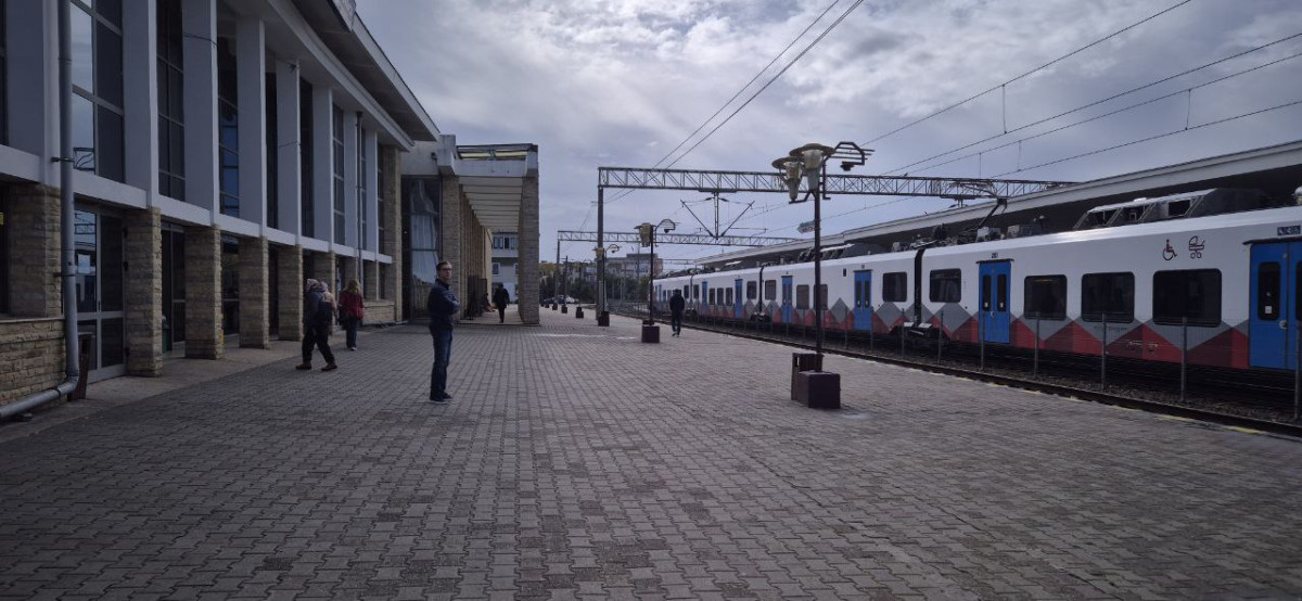CFR suspendă mai multe trenuri din cauza restanțelor la plata tarifului de utilizare a infrastructurii