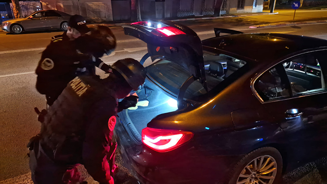 Percheziții în șase județe pentru evaziune fiscală în domeniul auto